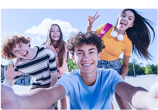 Communicate easily<br />
with <strong>family and friends </strong><br />
for free<br /><br />
